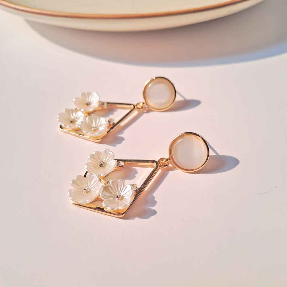 14K Gold Diamond Cut Flower Stud Earrings - Sam's Club